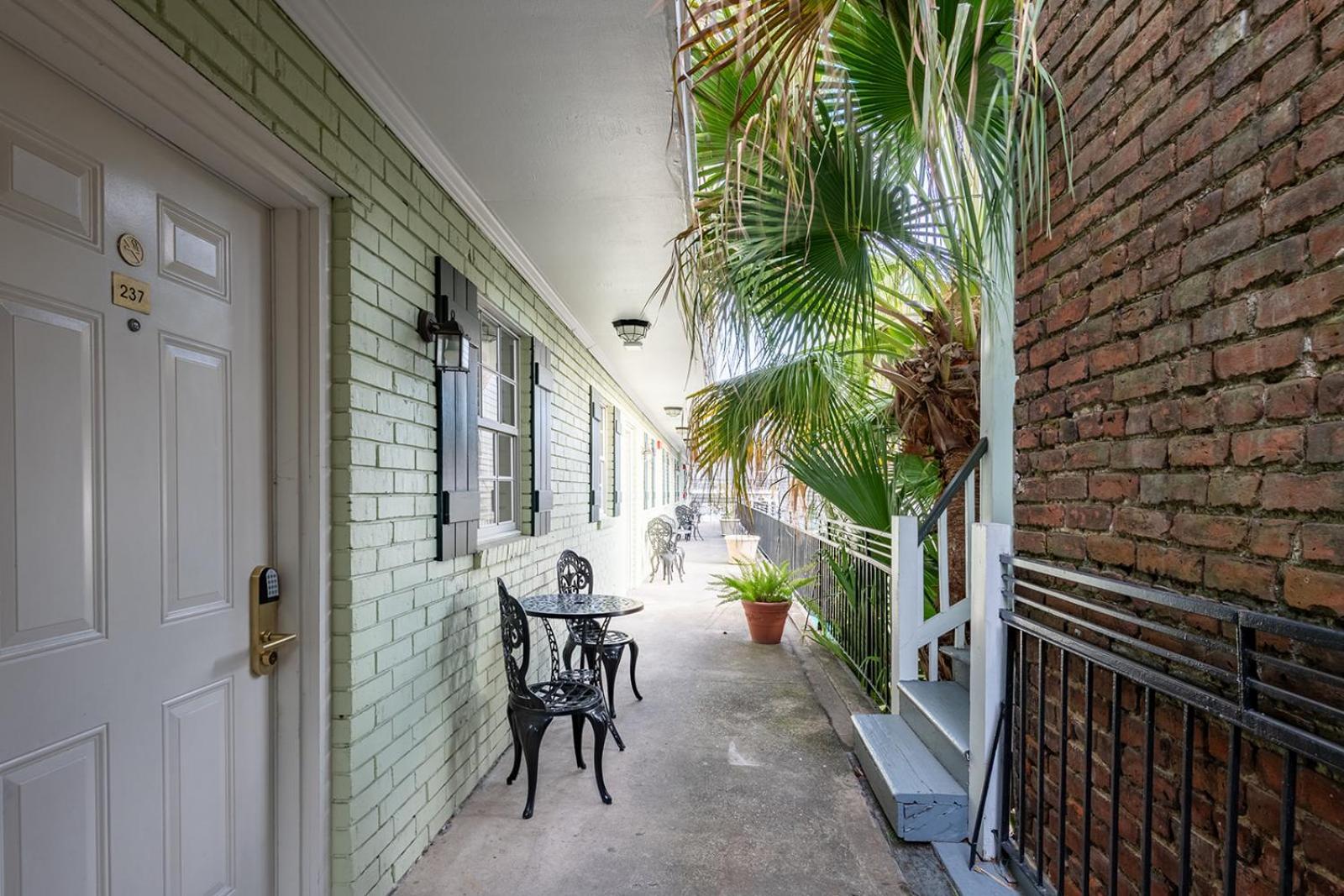 French Quarter Suites Hotel New Orleans  Kültér fotó